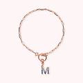 bracciale catena forzatina con pendente lettera pav&eacute; in cubic zirconia