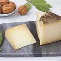 pecorino stagionato in foglia di noce 250 g
