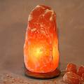 lampada di sale rock con base in legno