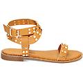 sandali bassi cognac con borchie