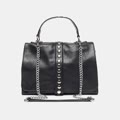 borsa a mano con borchie e catena nero
